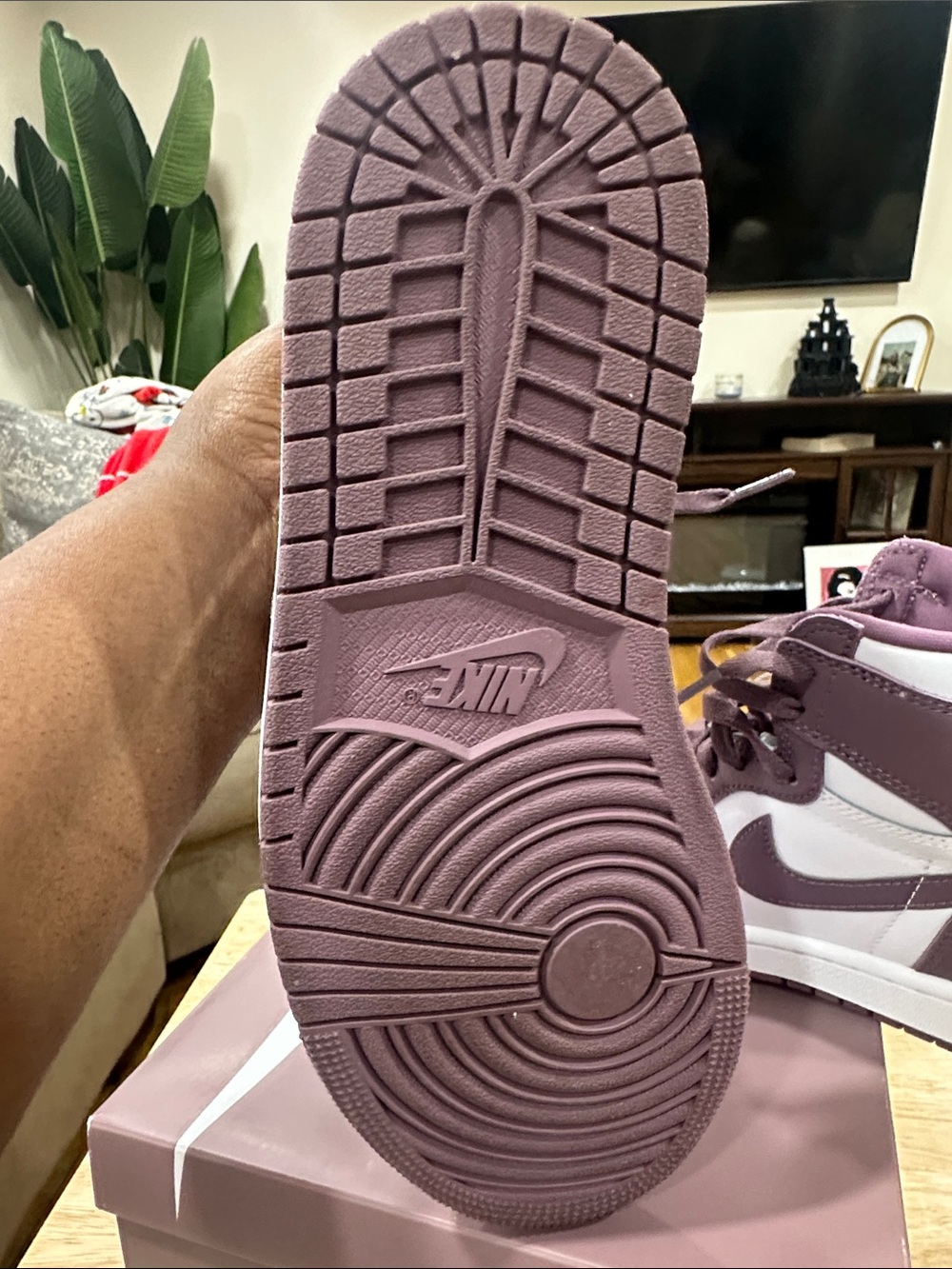 Nike Air Jordan 1 High — White & Mauve - Picture 3 of 4